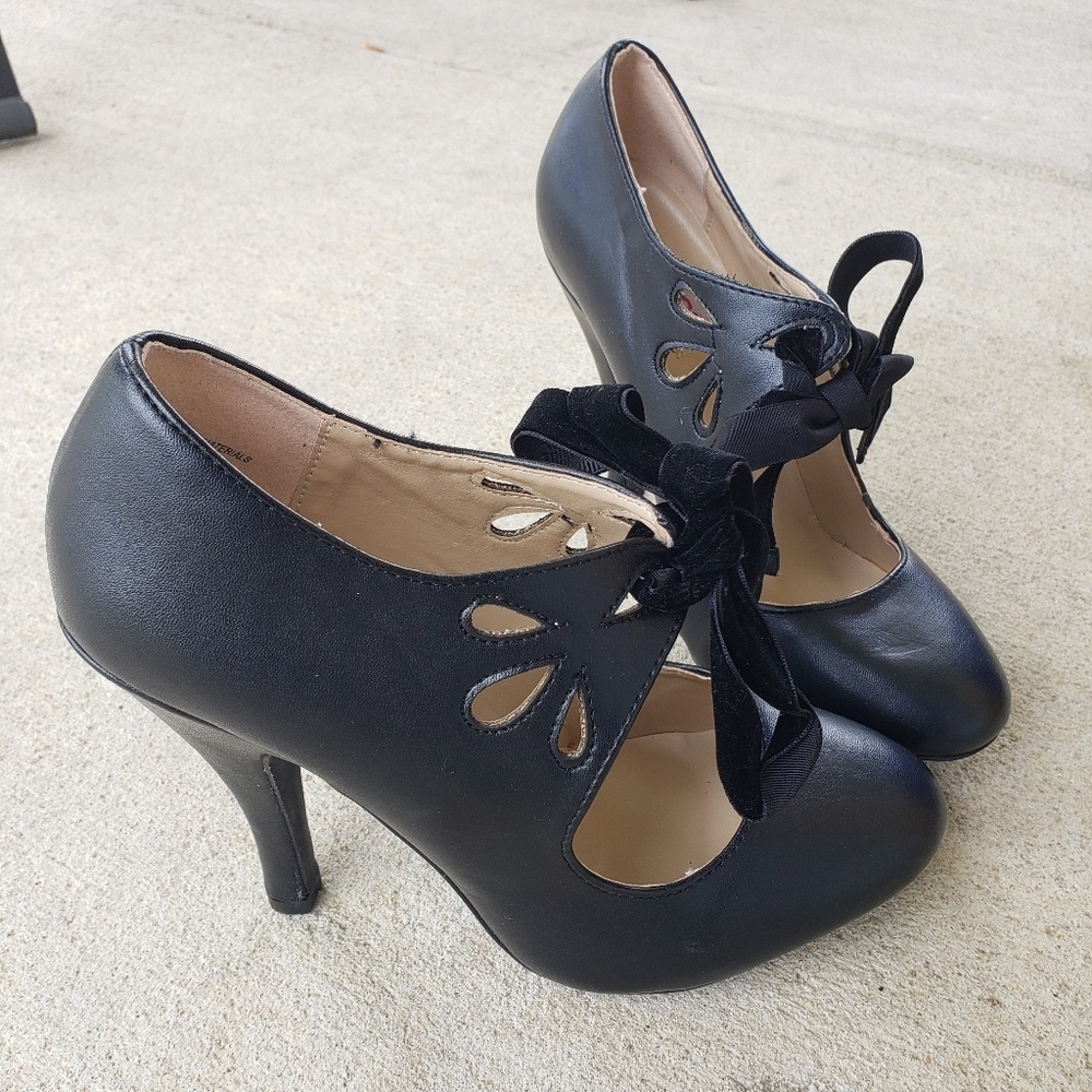 DOLCE BY MOJO MOXY Heels with ribbon bow, sz 8